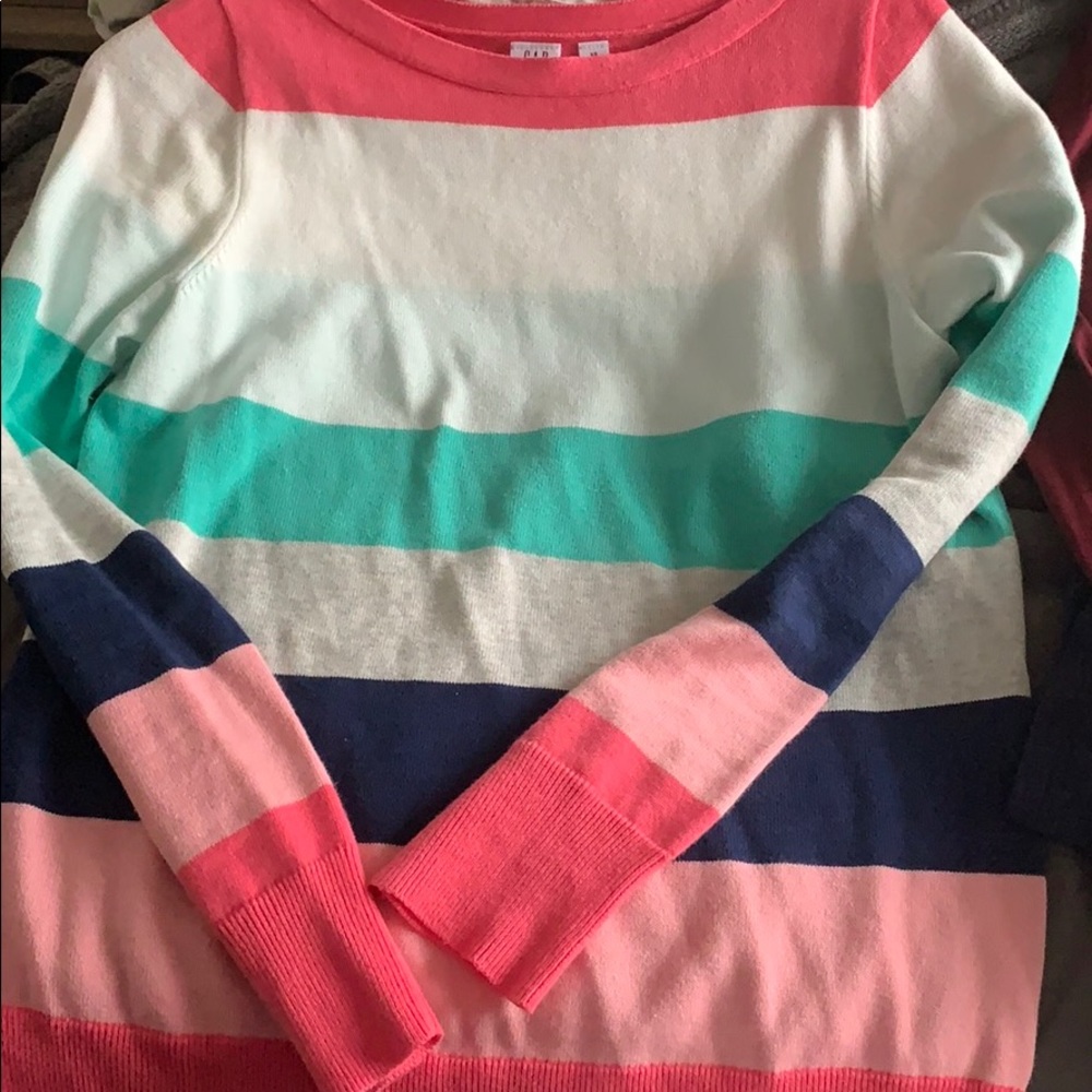 Gap sweater